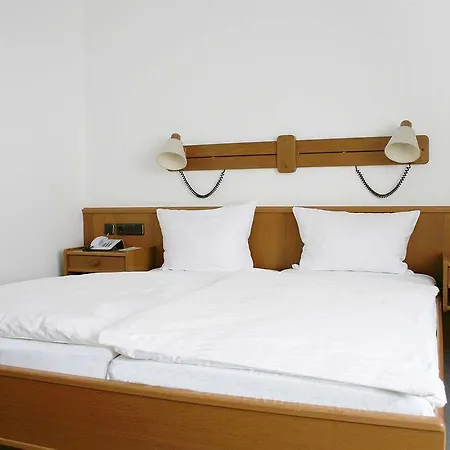 Hotel Am Quellberg 3*